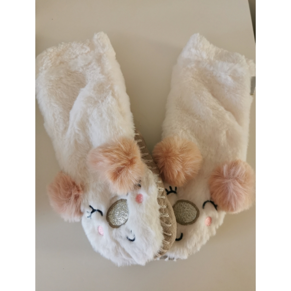 4/25 White Bunny reading socks